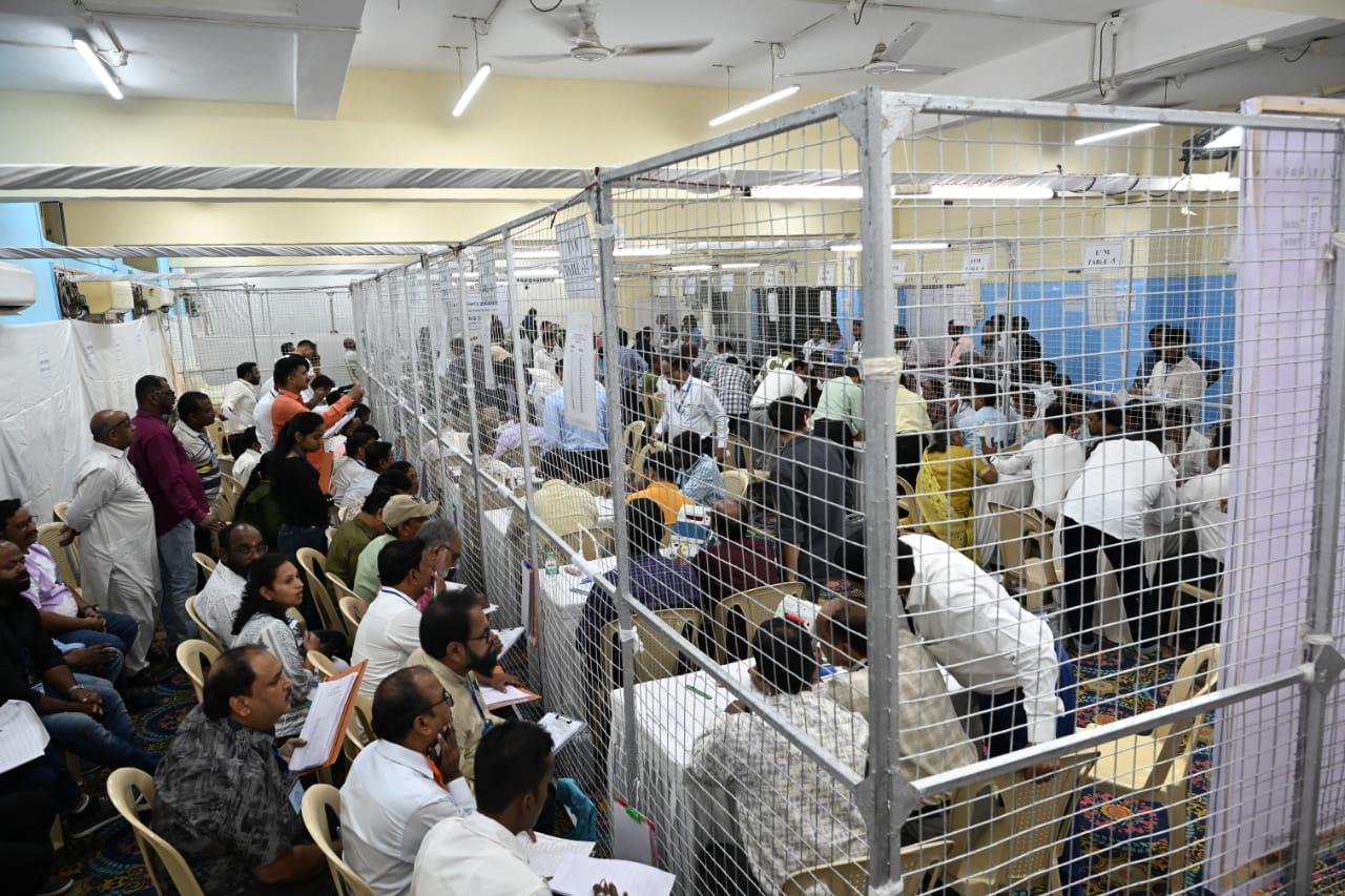 The counting of votes commenced at 8 am in all the counting centres in the state. (Pics/Satej Shinde)