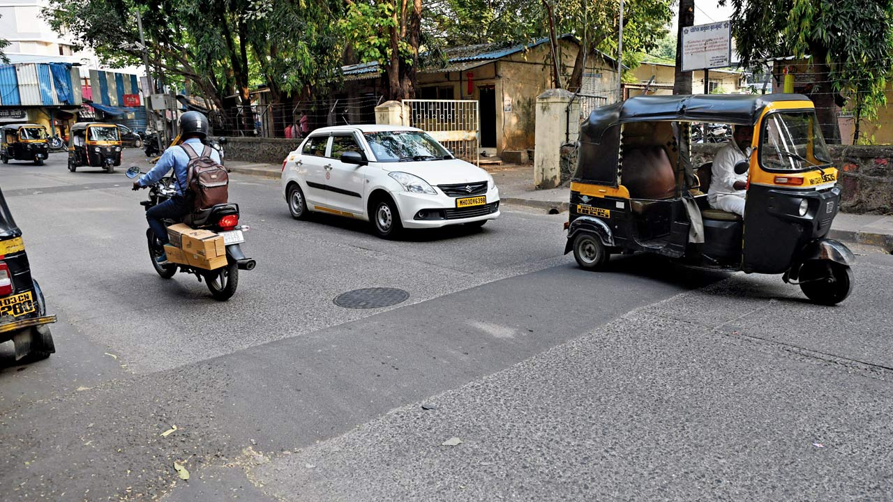 A speed bump opposite Acharya Atre Maidan at Pant Nagar in Ghatkopar East. Pics/Sayyed Sameer Abedi