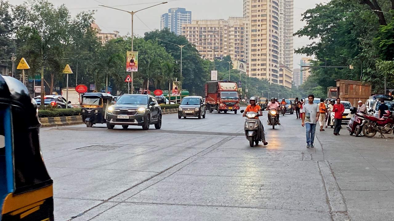 Speed bump near Oberoi Mall