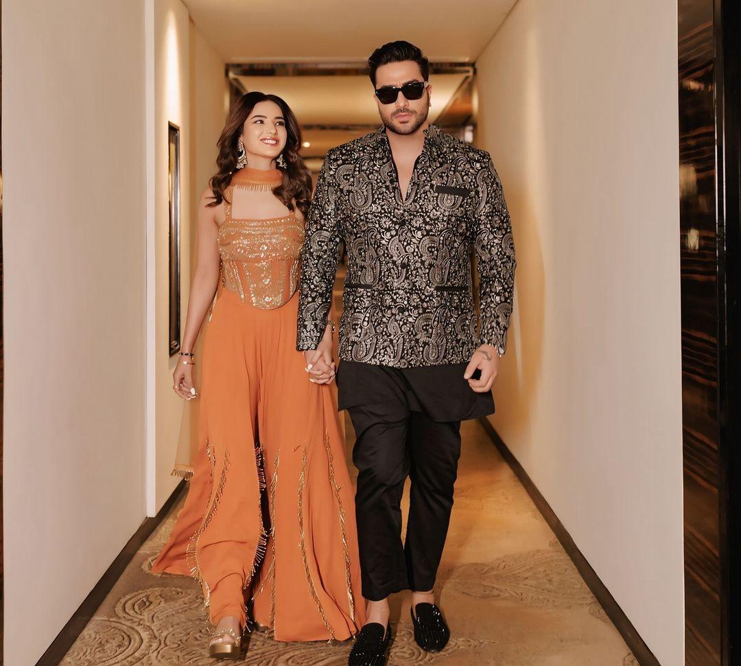 Jasmin Bhasin and Aly Goni also dropped a Diwali bomb with their adorable post. The actor wore a black ethnic outfit, while the actress’s orange Indo-western outfit screamed perfection. 
