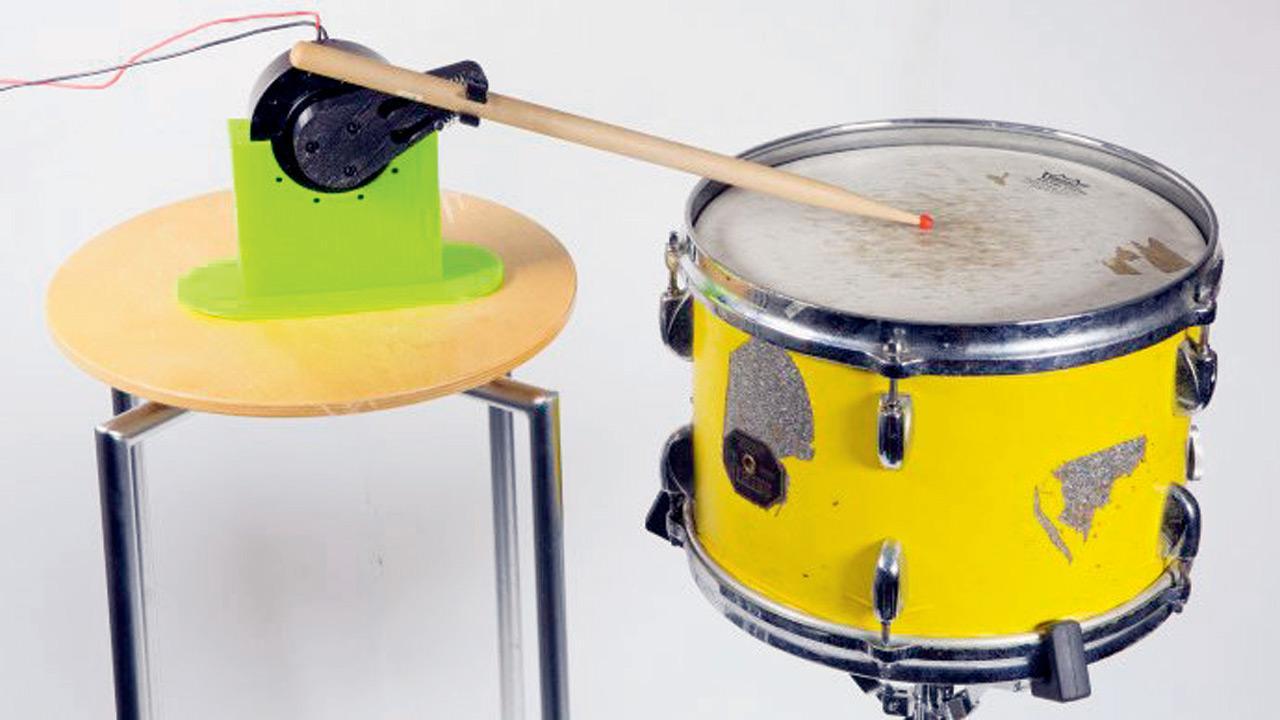 Drum-playing robot fuses rhythm-innovation