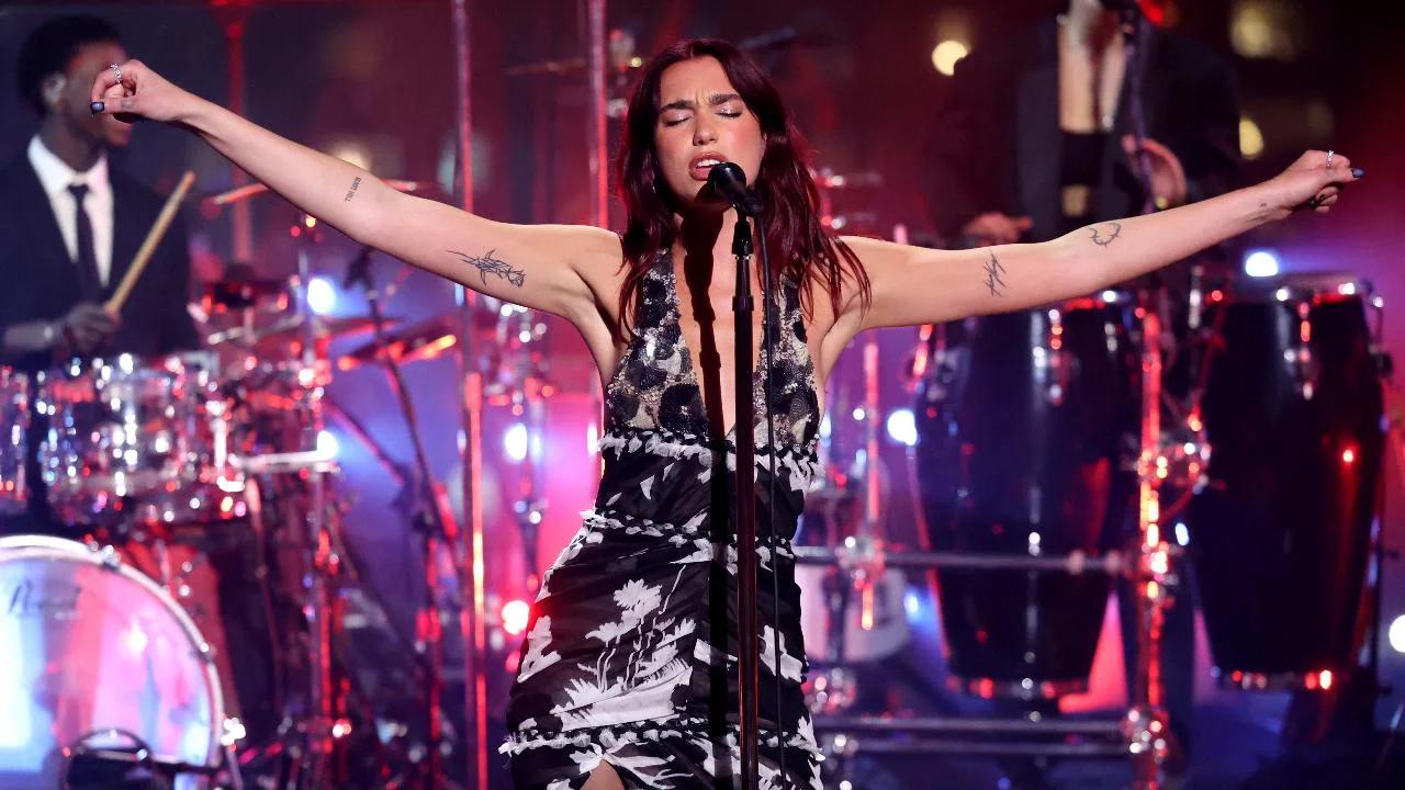 Historic! Dua Lipa performs Levitating x Wo Ladki Jo mashup, videos set the internet on fire, watch
