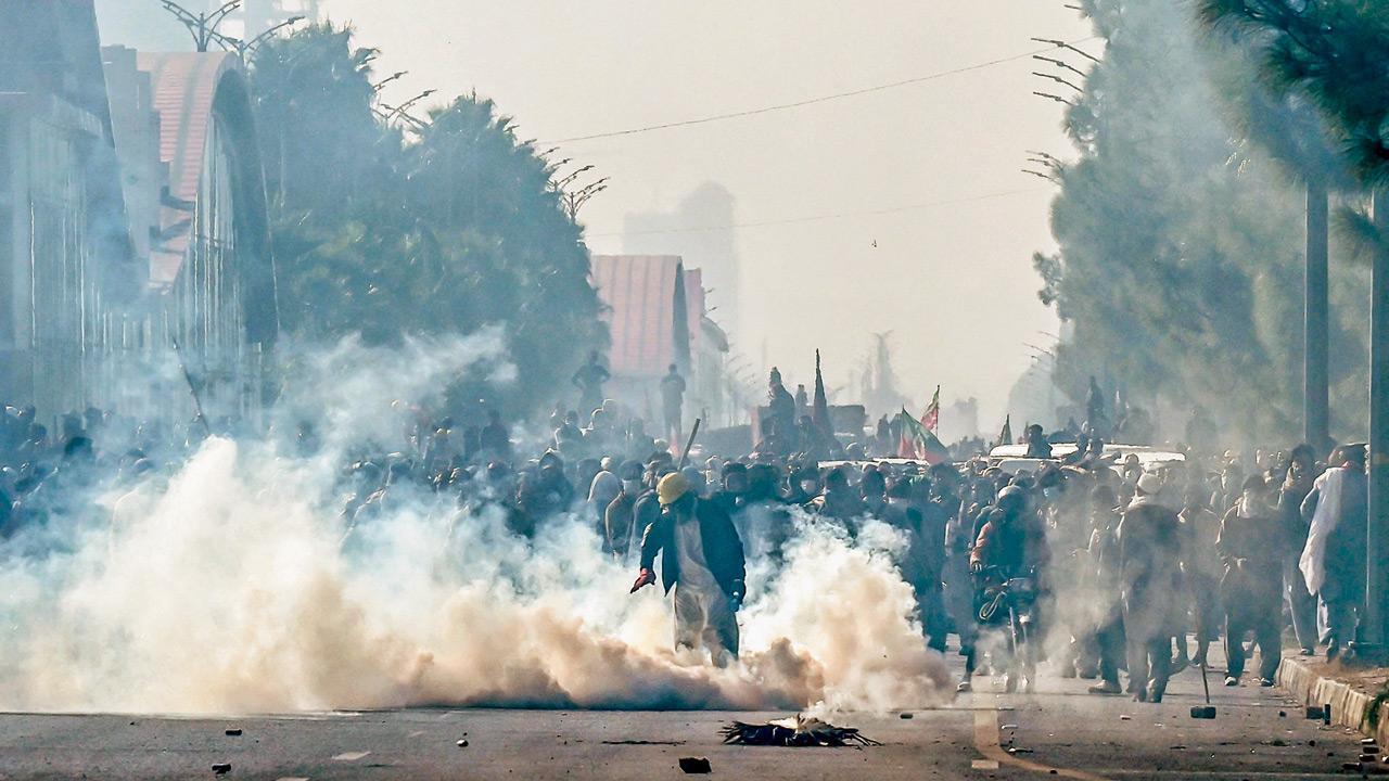 Imran Khan supporters breach lockdown