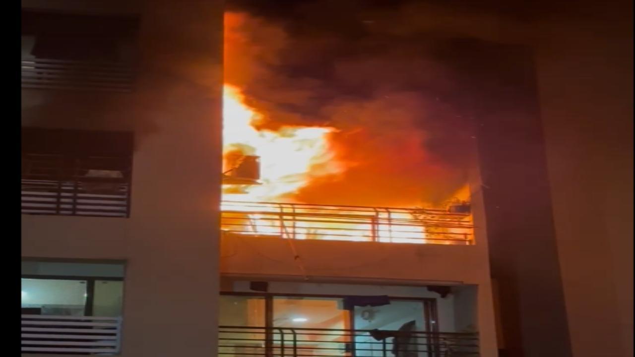 Massive fire breaks out in 6-storey building in Indore, 15 evacuated