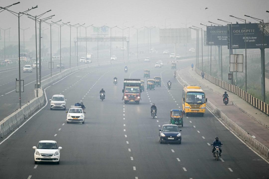 No relief from pollution, Delhi's air quality remains 'very poor'