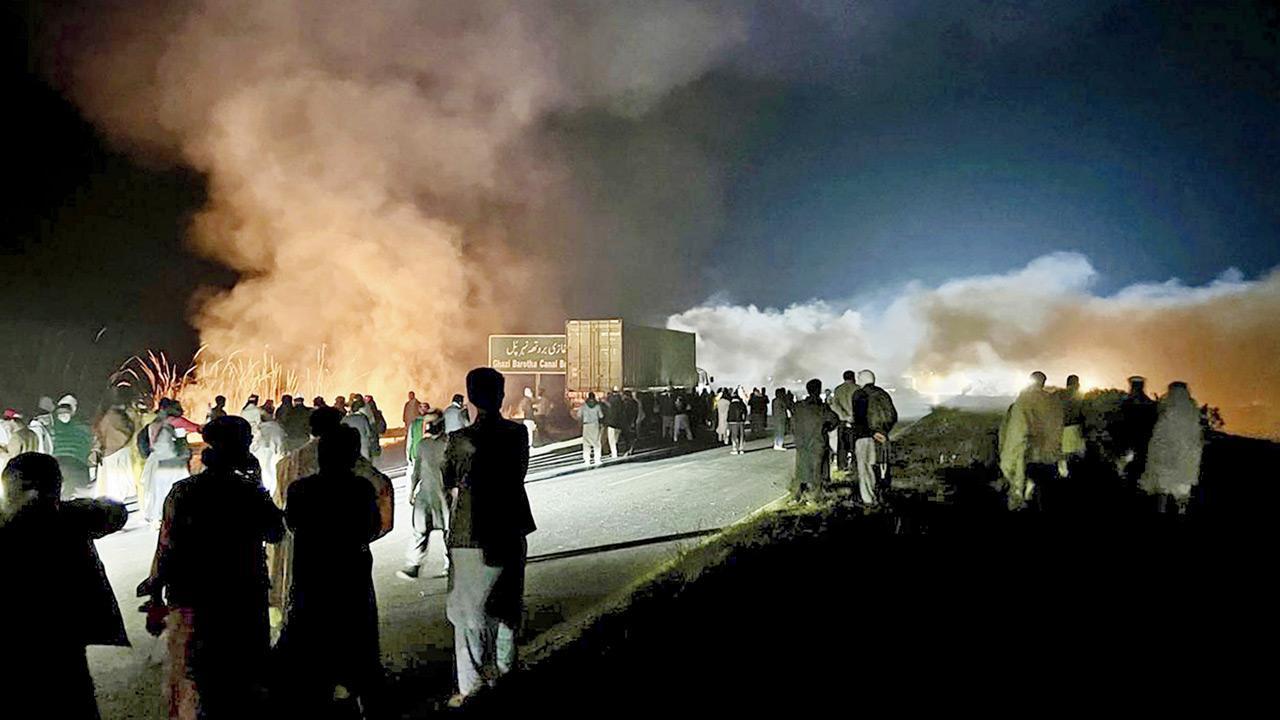Imran supporters march to Islamabad