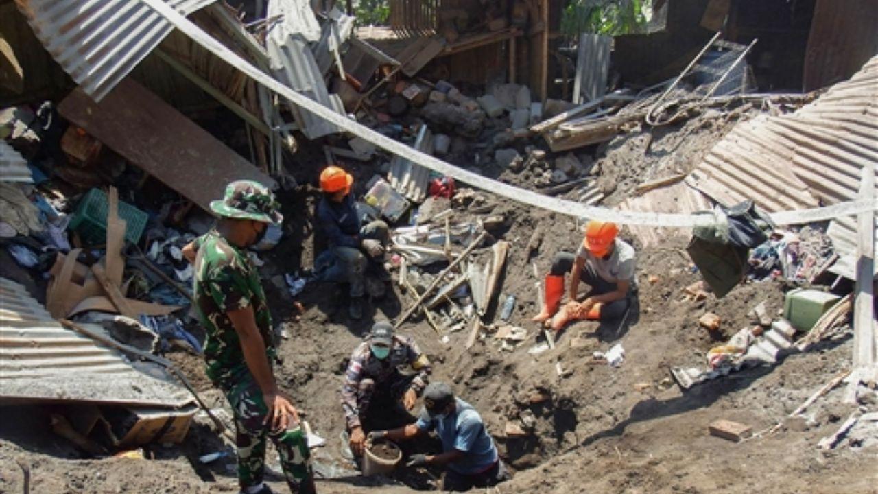 Indonesia: Volcanic eruption claims 6 lives, burn houses