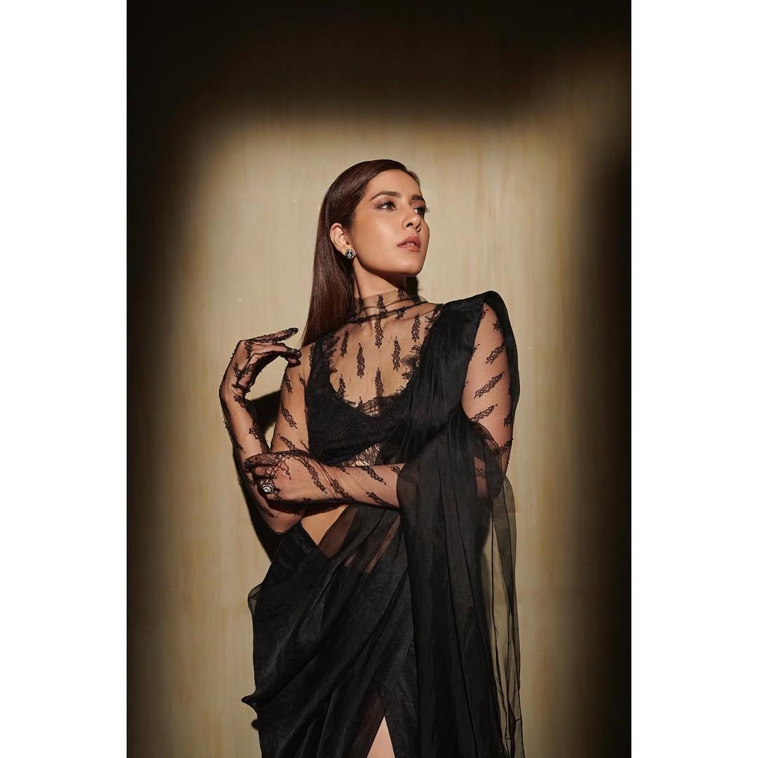 Sangeet night is the time to get your glamour game on! How about this stunning drape straight from Raashii Khanna's wardrobe?  