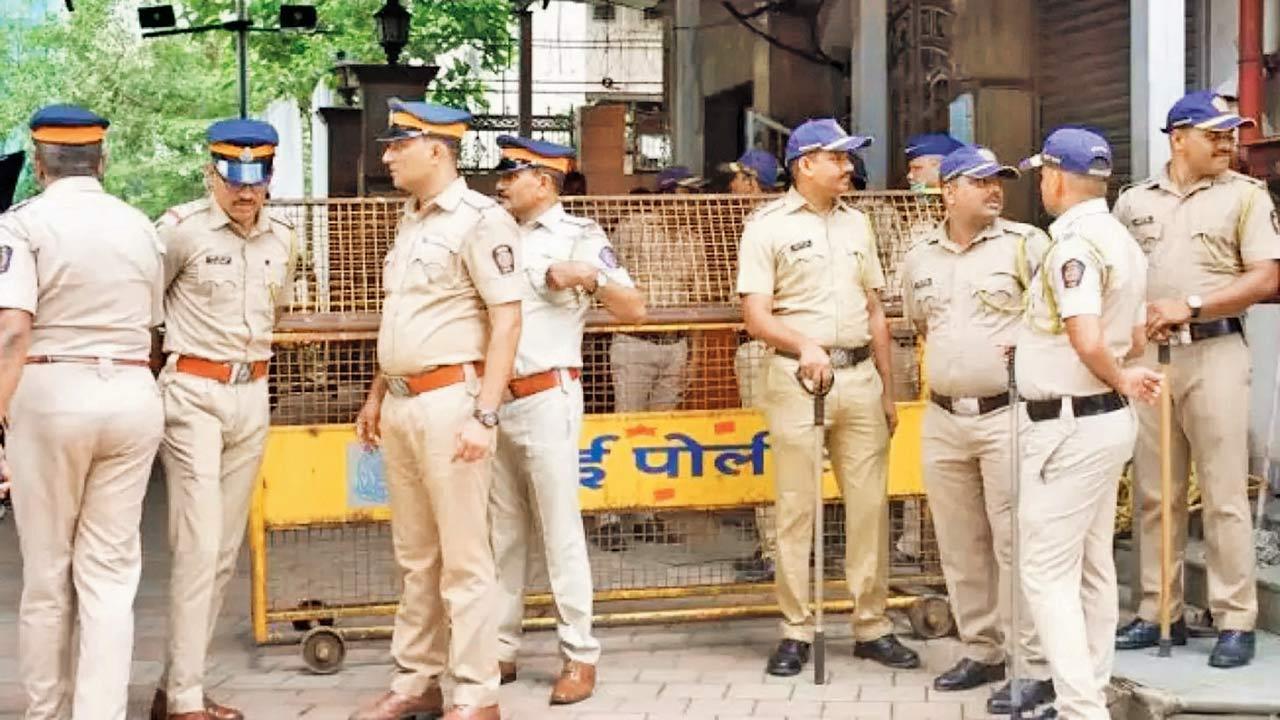 Mumbai police extern over 1,057 criminals ahead of polls