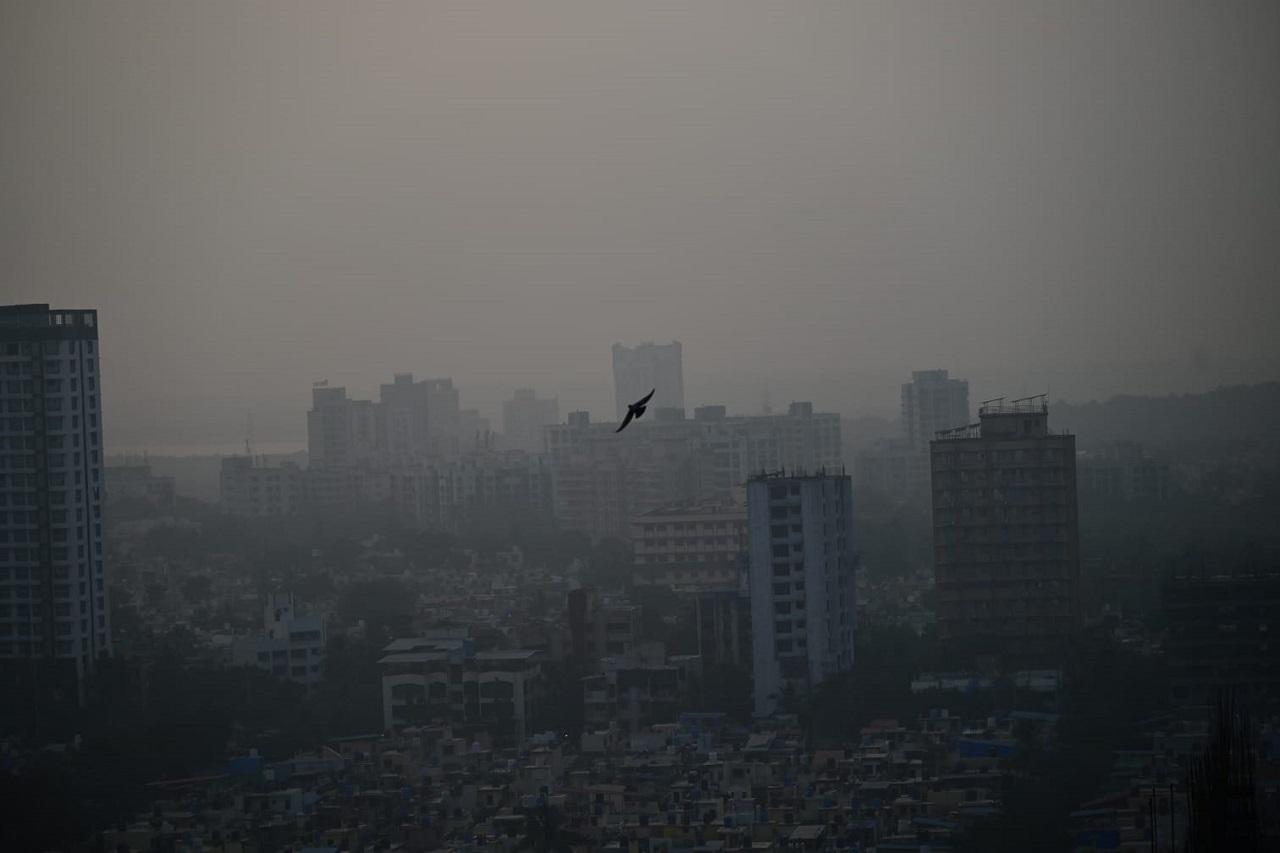 On November 17, the Central Pollution Control Board’s SAMEER app reported in its latest Mumbai weather updates that the city’s air quality remained in the 'moderate' category, with an Air Quality Index (AQI) of 179 at 9:05 AM