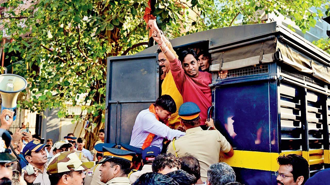 Mumbai: 'Our voices must reach Canada,' assert VHP and Bajrang Dal-led protesters