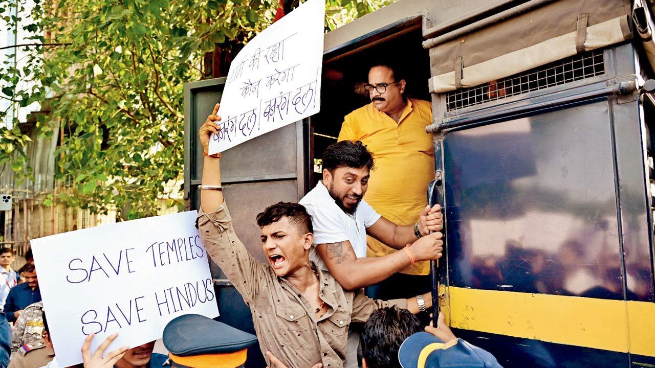 VHP, Bajrang Dal members protest outside the Canadian Consulate General in Mumbai. Pics/Shadab Khan