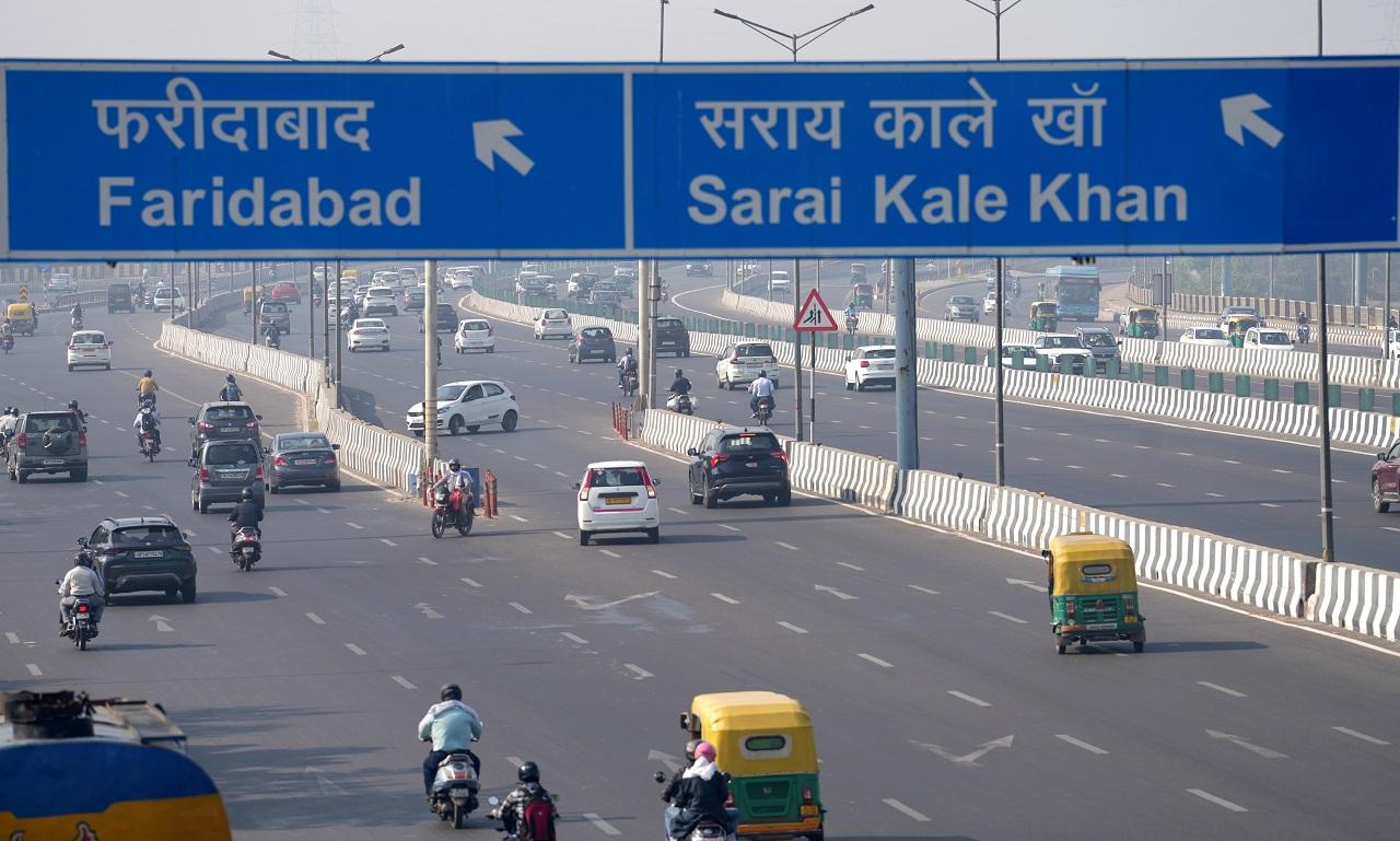 Most monitoring stations in Delhi showed similar pollution levels, with 37 out of 39 reporting air quality in the 'very poor' category