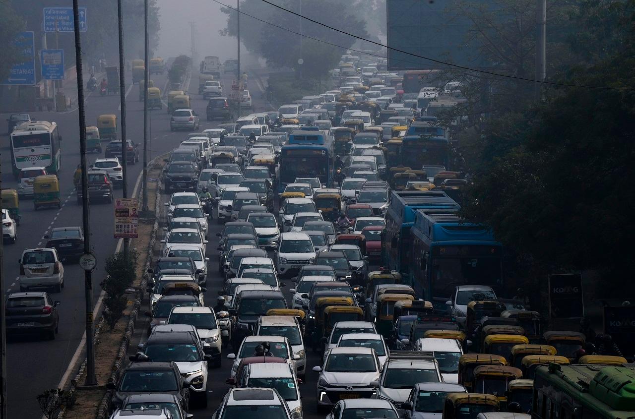 The city's 24-hour AQI, recorded at 4 pm every day, stood at 418 on Wednesday, up from 334 the previous day