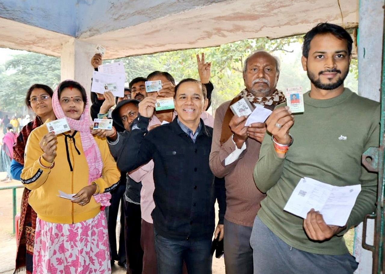 The ruling JMM-led INDIA bloc is seeking to retain power riding on its welfare schemes, while the BJP-headed National Democratic Alliance (NDA) is trying to wrest it