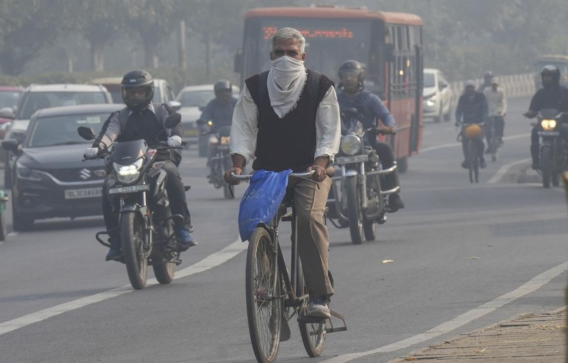 Delhi's air quality deteriorates, AQI in 'very poor' category