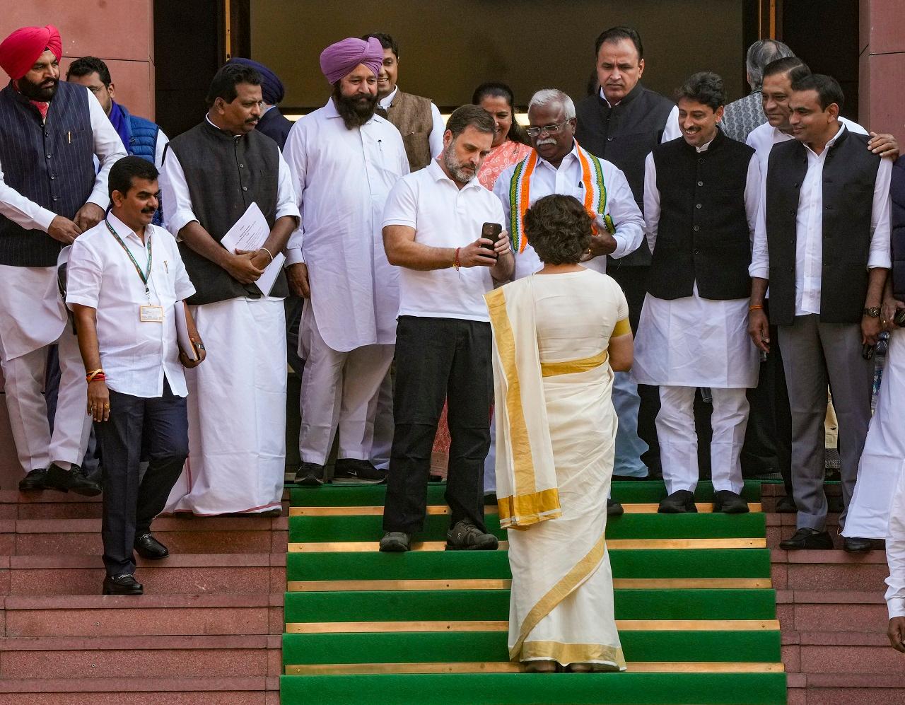 Ravindra Chavan (Congress), who won the Nanded bypoll also took oath in Marathi in the name of god. The bypoll was necessitated following the demise of his father Vasantrao Chavan recently