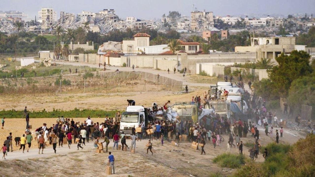 15 trucks carrying aid allowed into Gaza