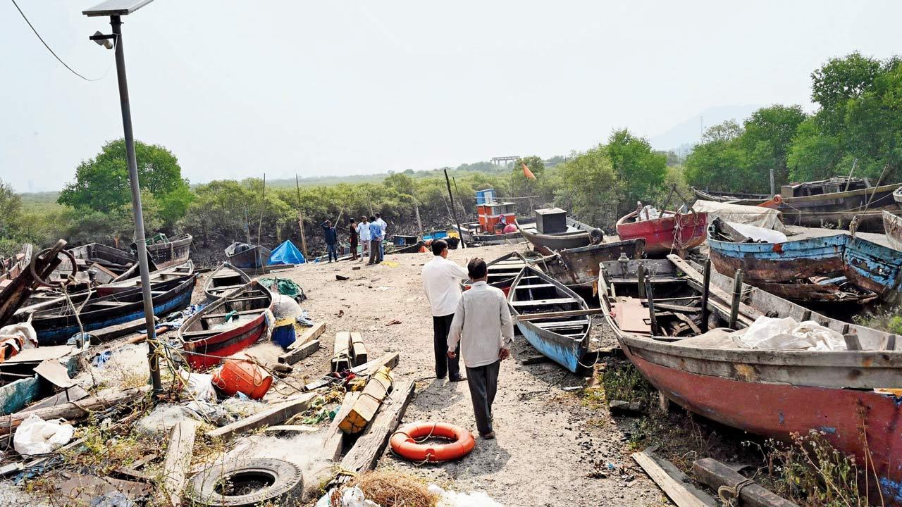 Fishermen’s fury over 40-year neglect sparks election boycott and JNPT blockade 