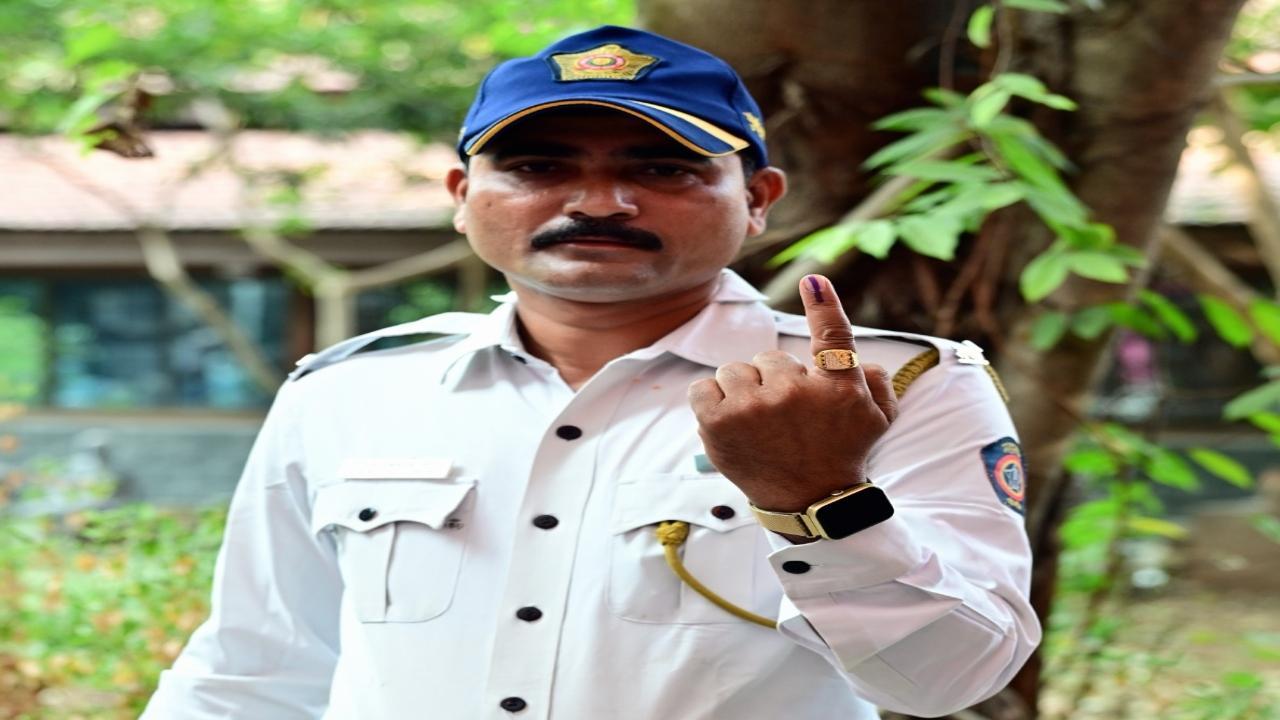 IN PHOTOS: Mumbai cops cast their ballot through postal voting