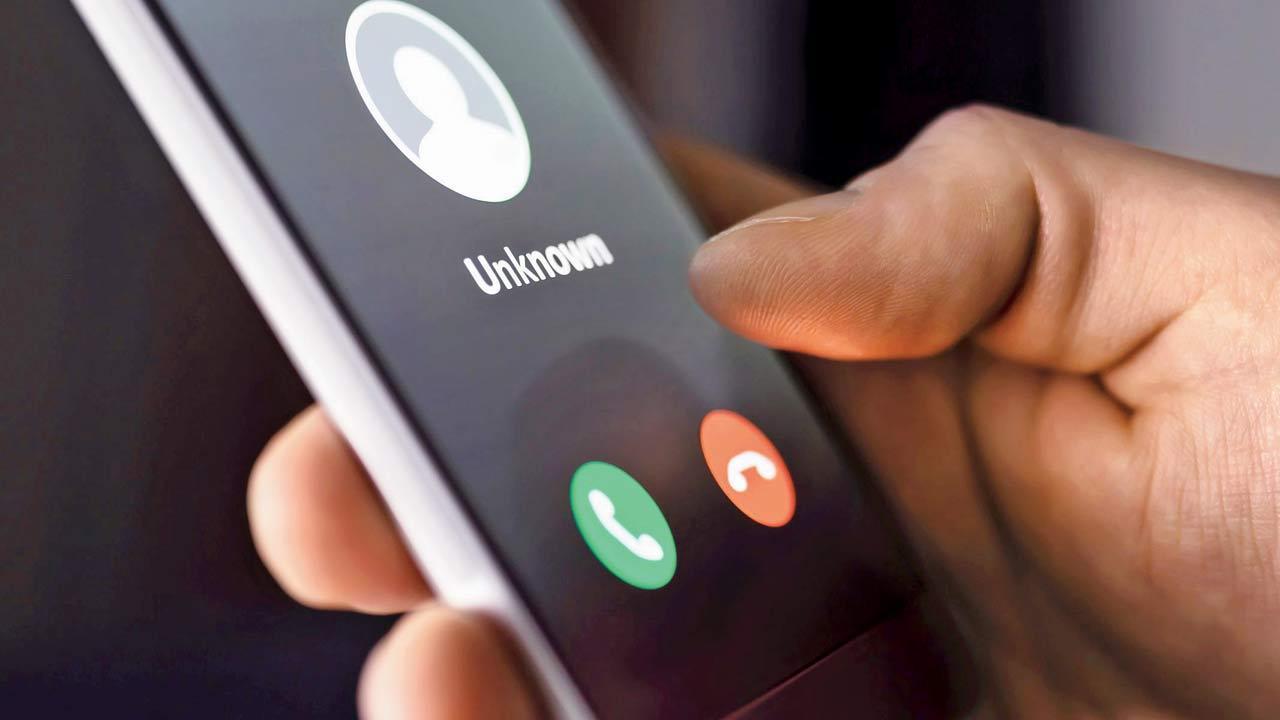 Threat to Shah Rukh Khan: Raipur lawyer says stolen phone used in threat to Bollywood actor
