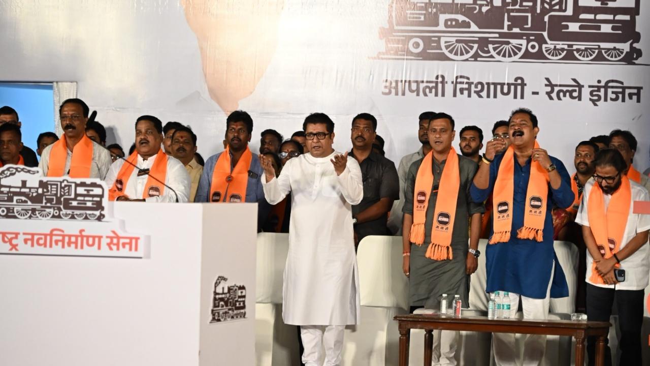 In the Maharashtra Assembly election 2024, Raj Thackeray's son Amit Thackeray is contesting from Mahim seat