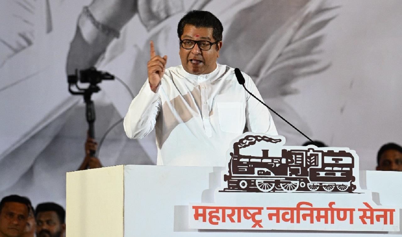 Referring to Balasaheb Thackeray’s legacy, Raj said, “Balasaheb always opposed Congress, and Shiv Sena received votes against Congress in 2019. Yet, Uddhav formed a government with Congress for the chief minister’s post. He never disclosed the ‘two and a half year’ power-sharing agreement with the BJP before the elections, even though BJP leaders stated that Devendra Fadnavis would be chief minister. Why didn’t Uddhav clarify this?”