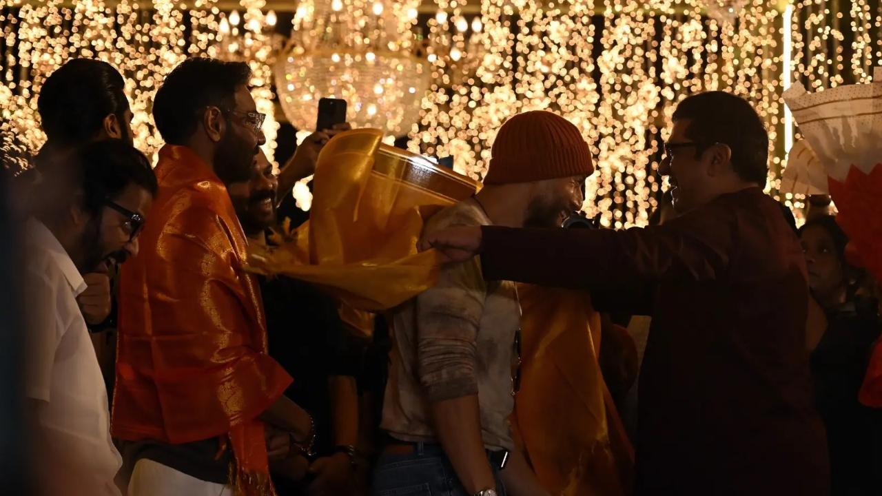 Ajay Devgn, Rohit Shetty, Arjun Kapoor and Tiger Shroff join MNS Chief Raj Thackeray in inaugurating the Diwali festival lights in Shivaji Park. Photo Courtesy: Ashish Raje