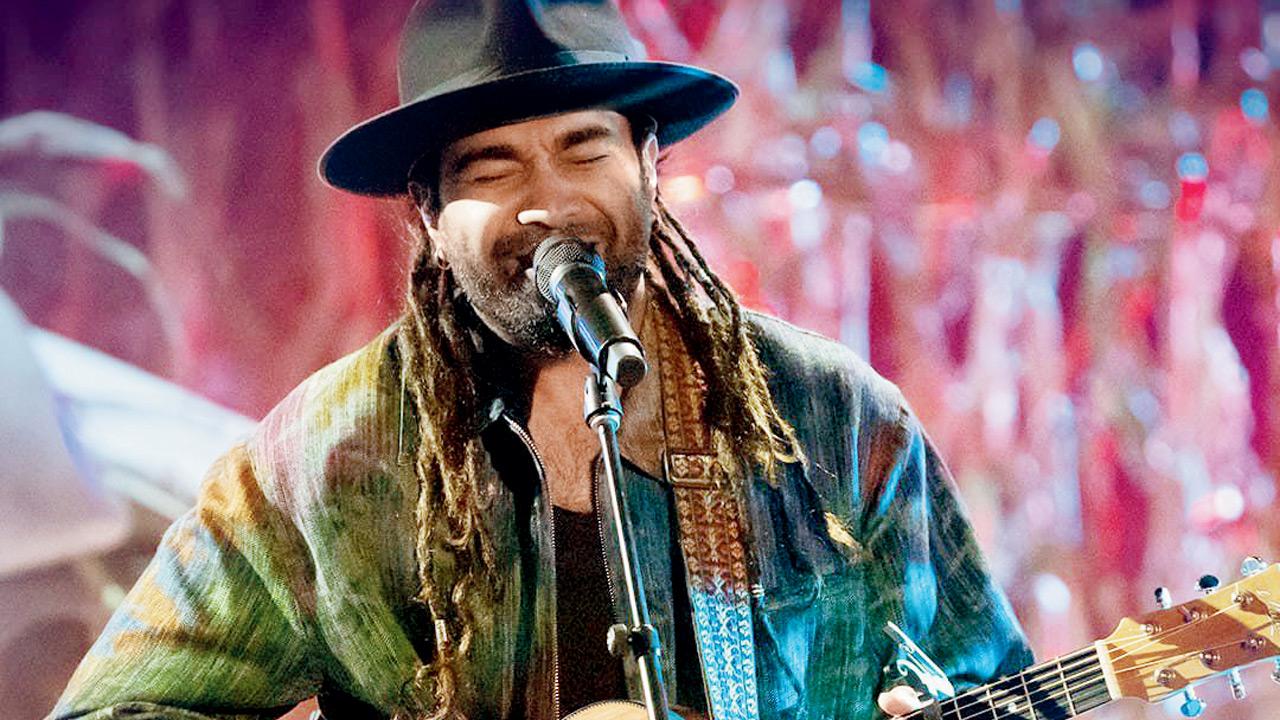 De Melo performing on The Voice
