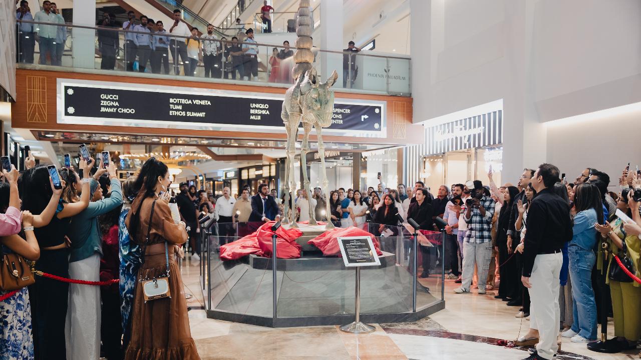 The rhinoceros, often explored by Dalí, symbolises his fascination with natural geometric patterns, particularly the logarithmic spirals of the rhinoceros’ horn. 