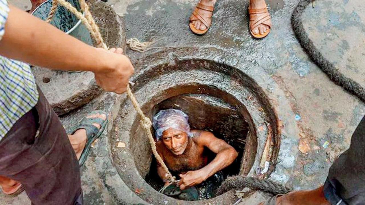 1,248 died cleaning sewers: Data