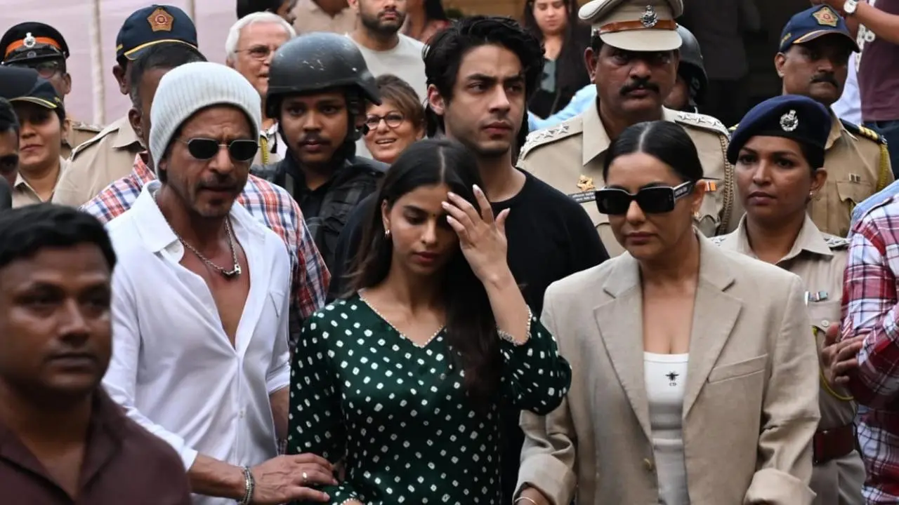 Filmstars line up with commoners to cast vote in Maharashtra polls