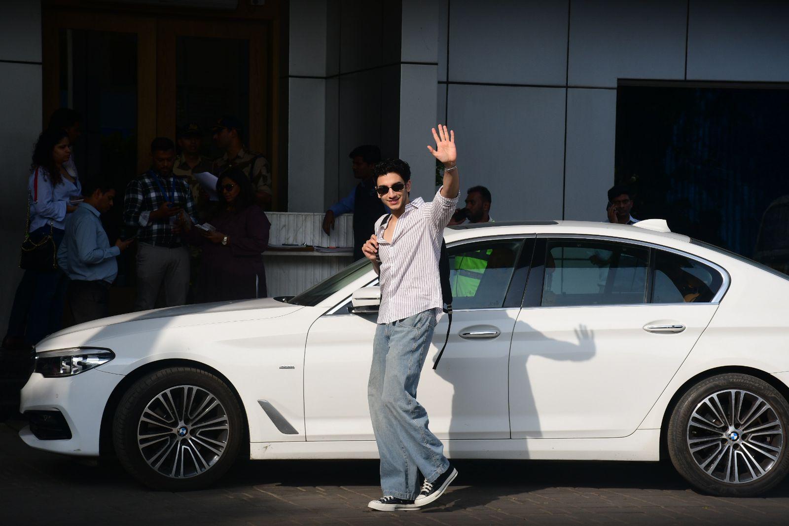 Vedang Raina looked cheerful as he greeted the paparazzi at Mumbai airport
