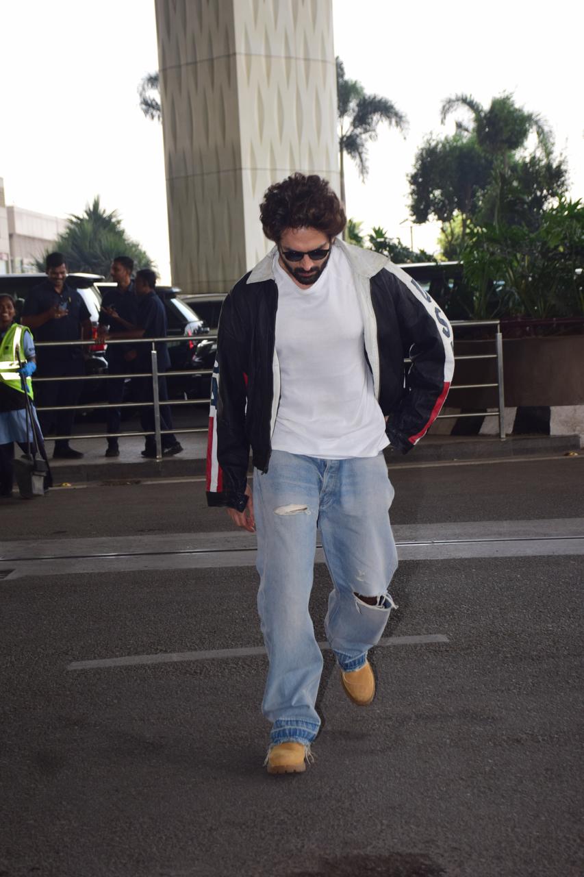 Kartik Aaryan, aka Rooh Baba, stole hearts in a distressed outfit paired with a white T-shirt and a jacket