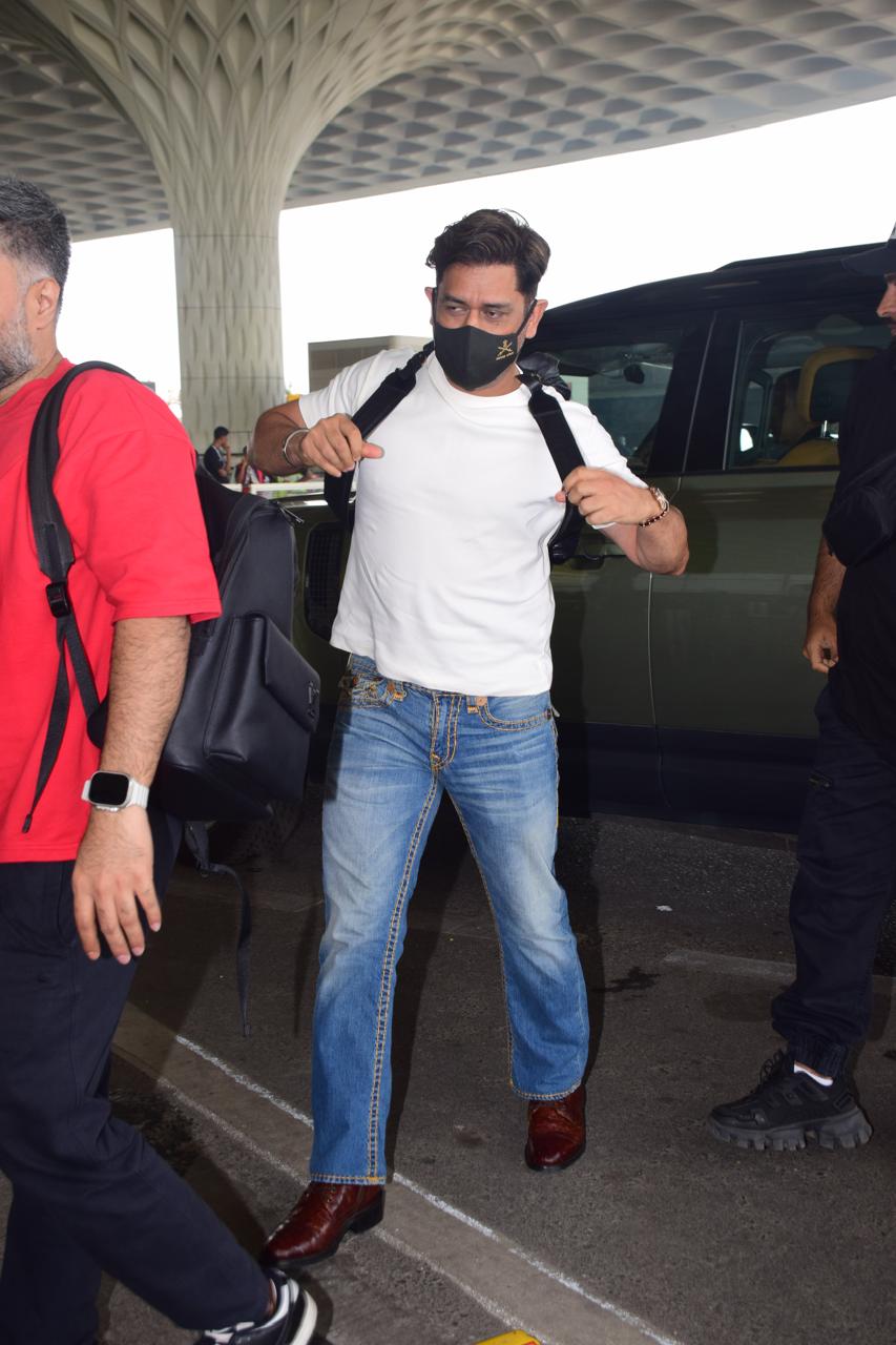 Former cricketer and captain cool MS Dhoni was clicked at Mumbai airport