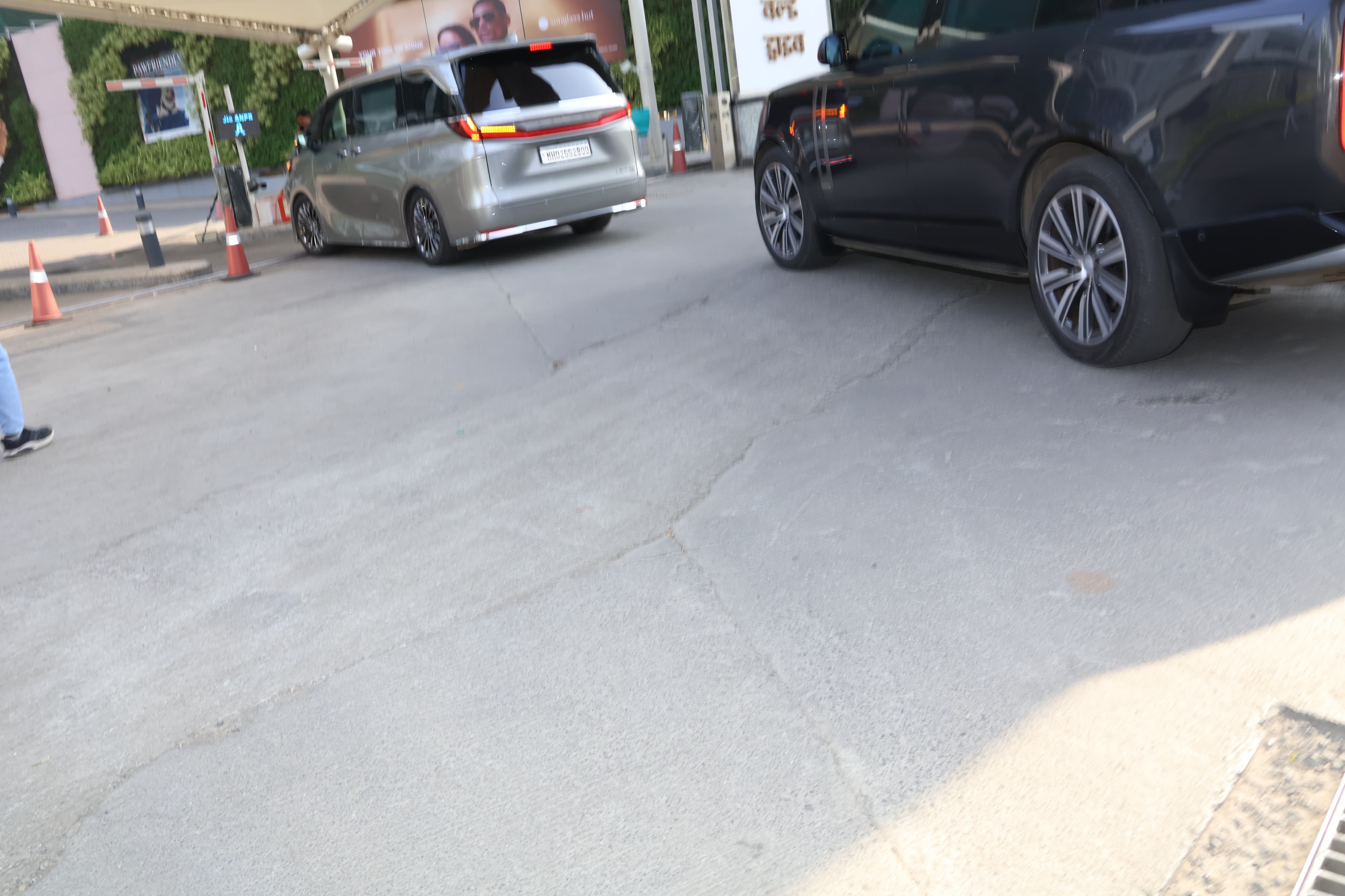 Ranbir Kapoor and Alia Bhatt's car was snapped entering BKC ahead of the party