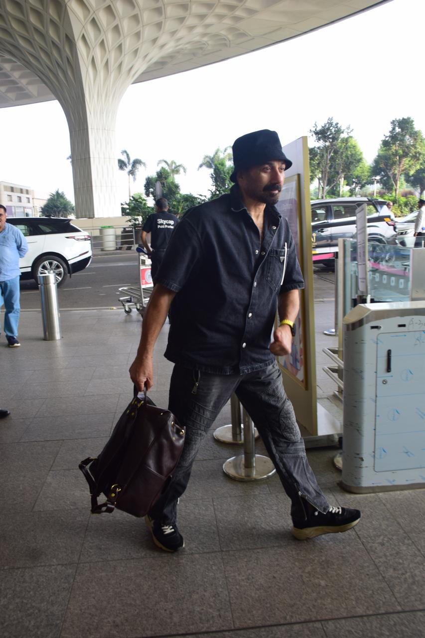 Sunny Deol was snapped at Mumbai airport. Ahead of the busy schedule, the actor was clicked at Mumbai airport in stylish black outfit