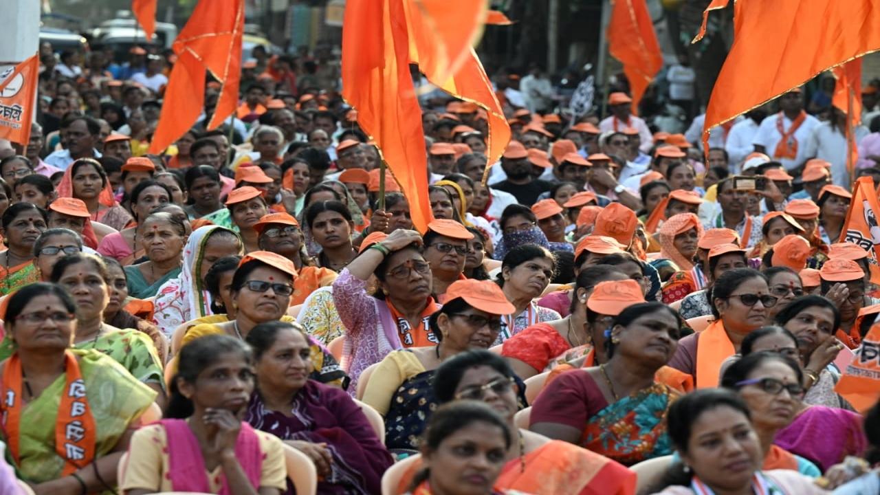 Historically, it was won by the undivided Shiv Sena in 2009 and 2014, but they lost it in 2019 when Zeeshan secured victory on a Congress ticket. Zeeshan was given a ticket from NCP recently