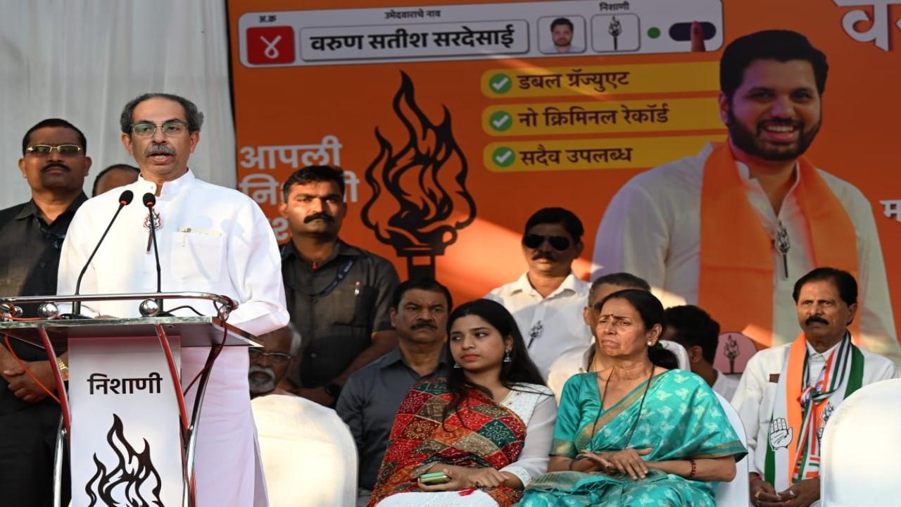In the 2019 election, Siddique won this seat by defeating Vishwanath Mahadeshwar of the undivided Shiv Sena, a former mayor of Mumbai