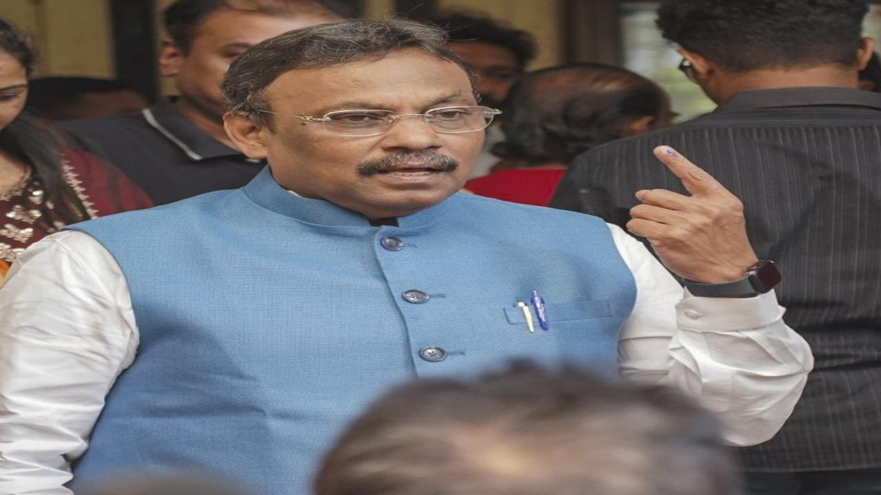 Cash-for-votes allegations: Vinod Tawde issues notice to Kharge, Rahul Gandhi