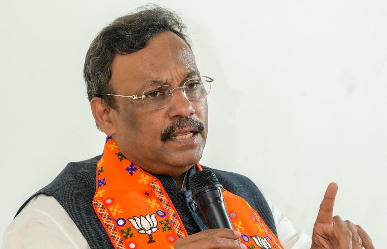 I'm not stupid to distribute money in opponent's hotel, says Vinod Tawde