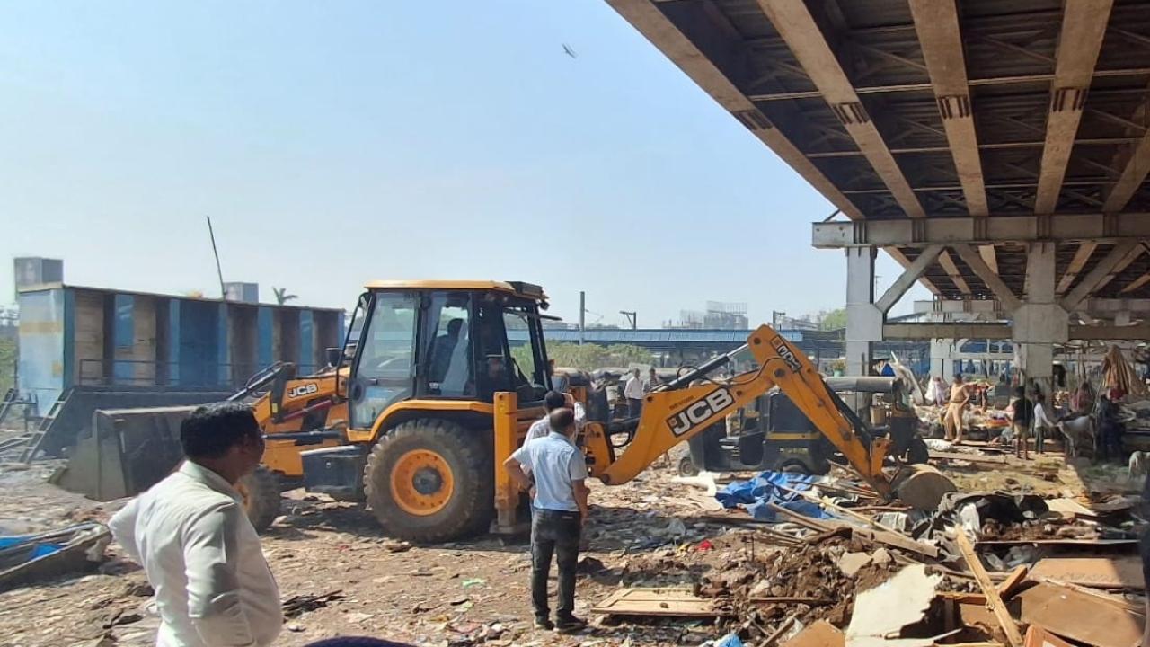 A total of 45 unauthorised encroachments were removed during the demolition drive, aiming to free up the area for a more efficient railway operations, the officials said. Pics/Sameer Abedi and Western Railway (Story/Rajendra B. Aklekar)