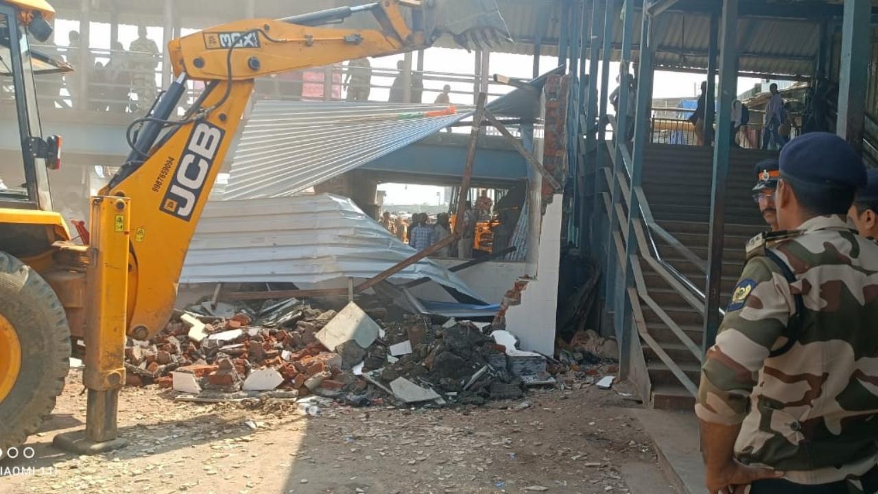 The demolished encroachments had been allegedly affecting the proper functioning of the railway lines, posing risks to both infrastructure and commuter safety, said an official