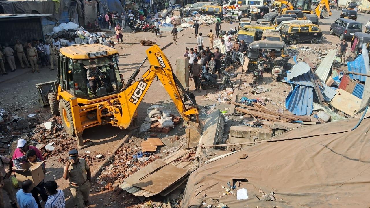 Western Railway, civic authorities demolish 45 encroachments in Bandra East area of Mumbai