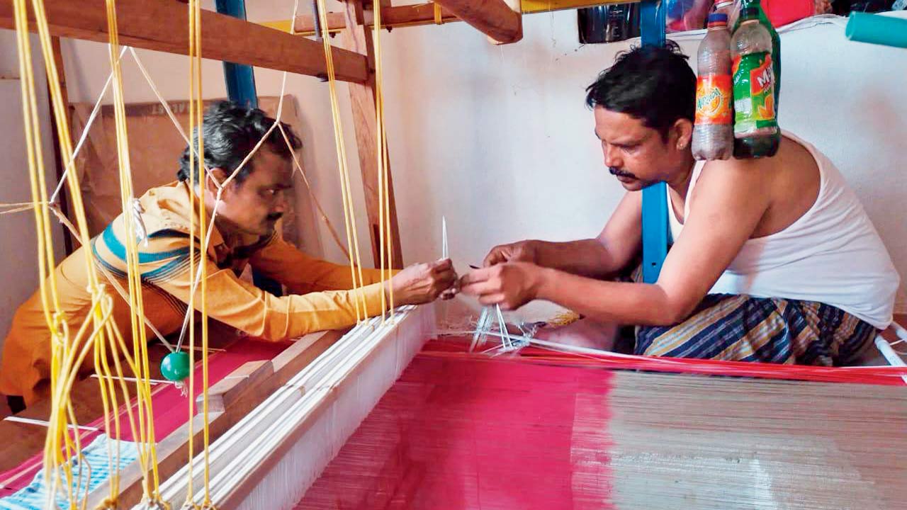 To recreate the lugra, Suri worked with weavers from North Karnataka