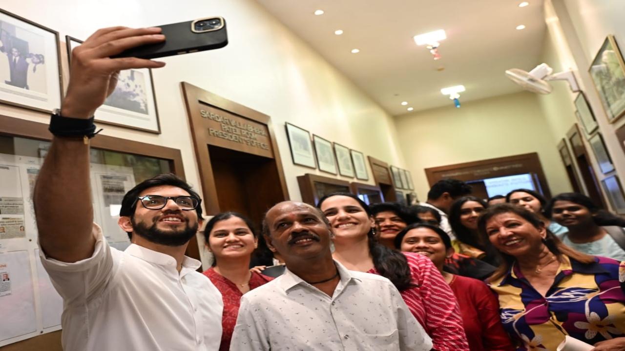 After the event, Thackeray obliged the attendees with a selfie