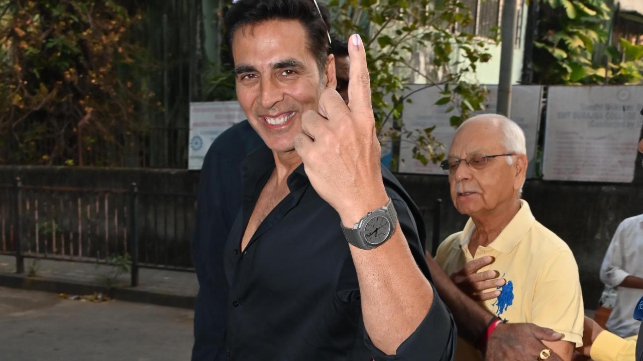 'Woh sadd gaya hai': Senior citizen at polling booth complains to Akshay Kumar about public toilet near Juhu Beach