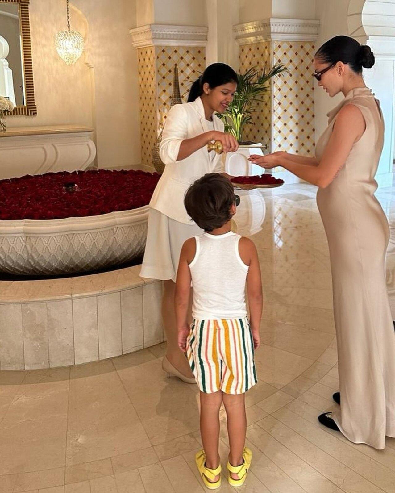 Amy stayed at the luxury hotel One and Only Royal Mirage, where she received a warm welcome.