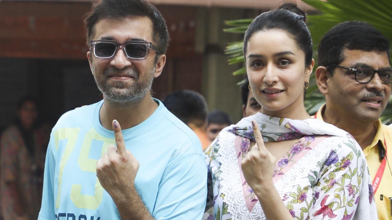 Bollywood actor Shraddha Kapoor shows her inked finger after casting her vote in Mumbai. (Pic courtesy: PTI)