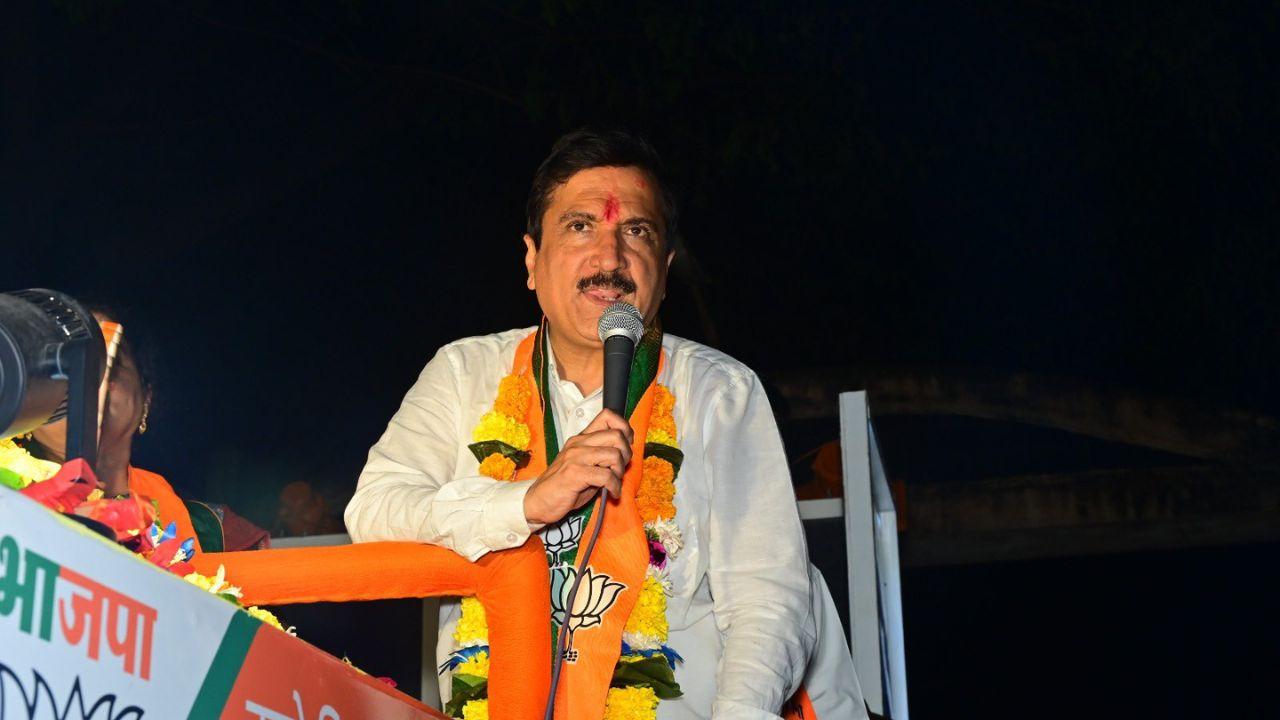 Kandivali East (160)  
Atul Bhatkhalkar of the Bharatiya Janata Party emerged victorious with 114,203 votes